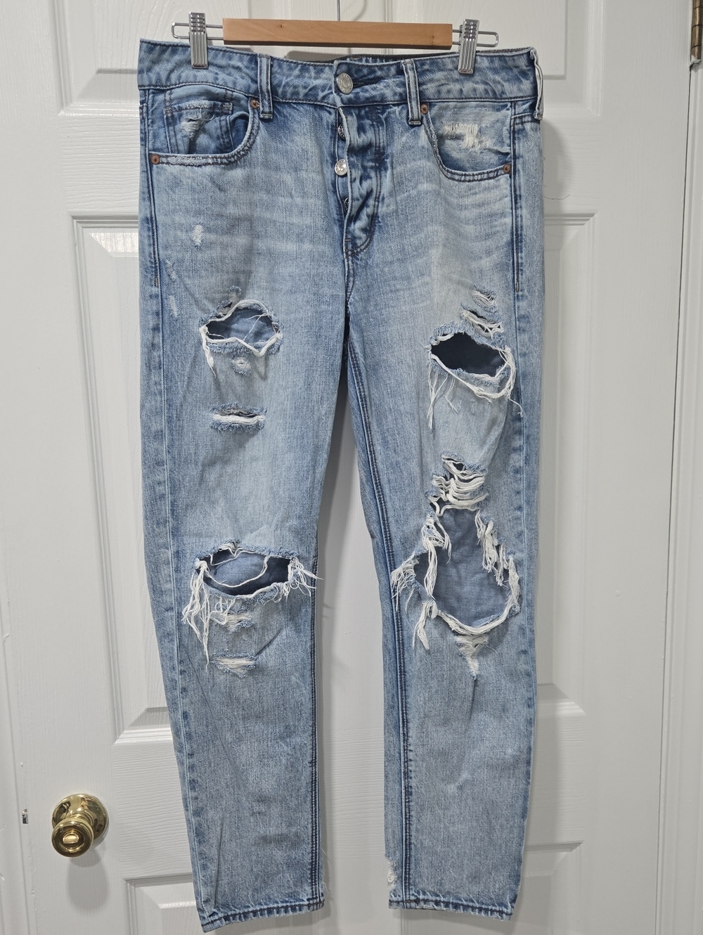 American Eagle Outfitters Light Blue Distressed Skinny Jeans